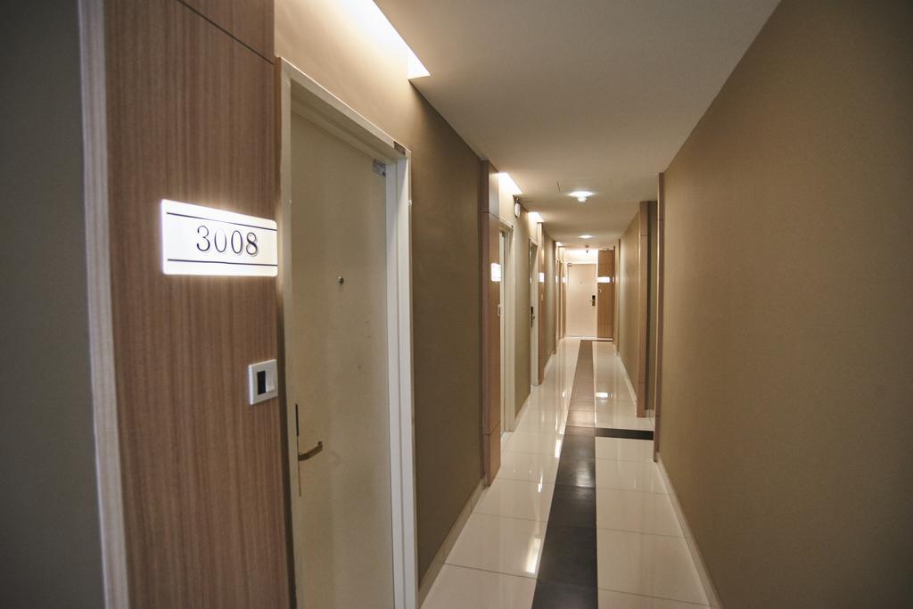 Corsica Hotel Kulai Exterior photo